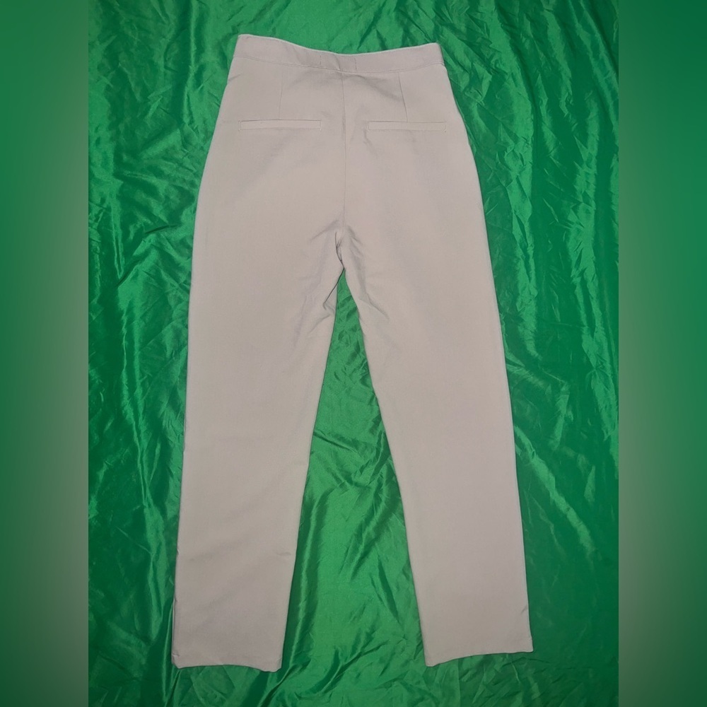 Abercrombie & Fitch Cream Straight Leg Women's Pants size Small- Dark Button - Picture 4 of 9